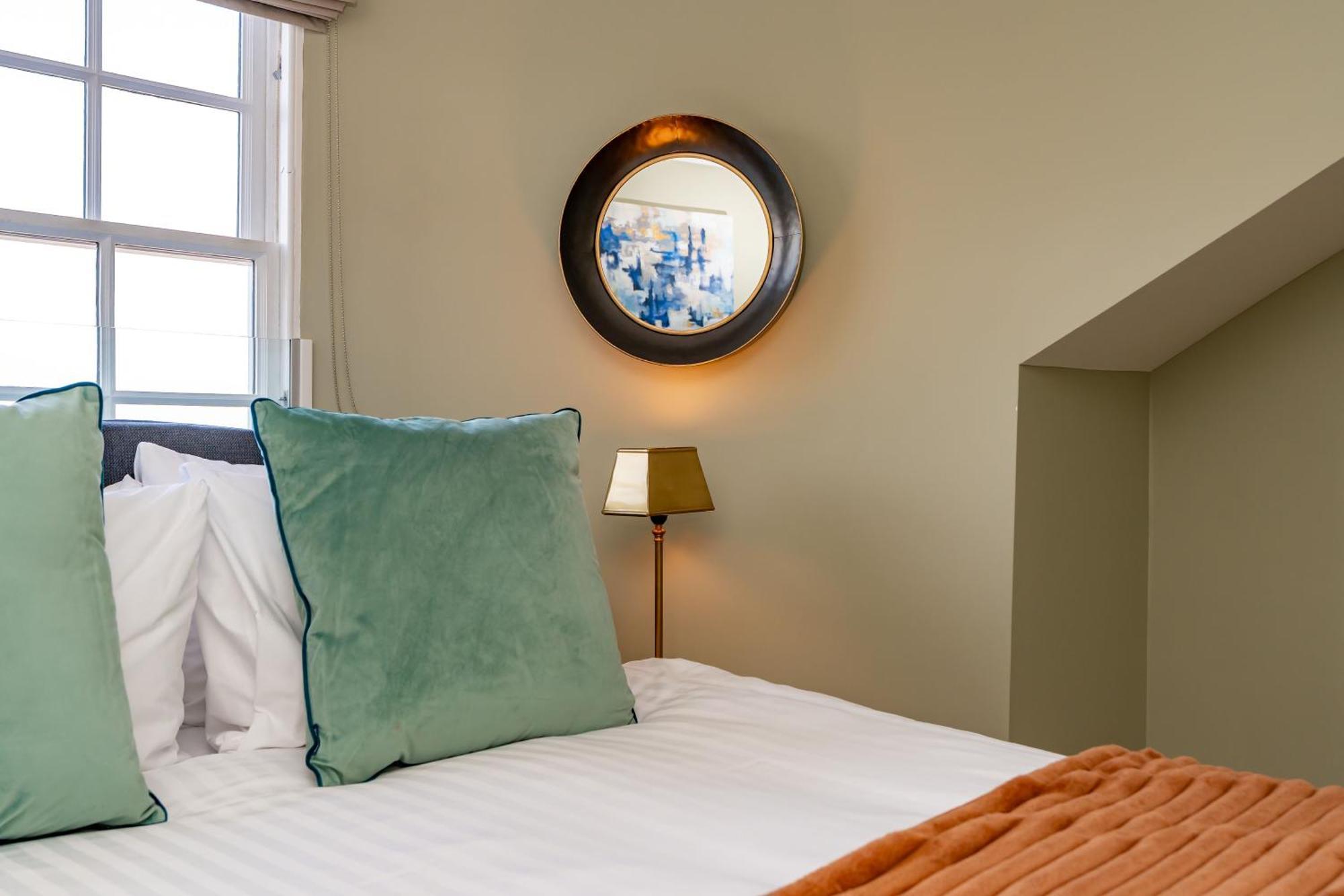 Dragon Suites Luxury Apartments At 9 Albyn Place 爱丁堡 外观 照片