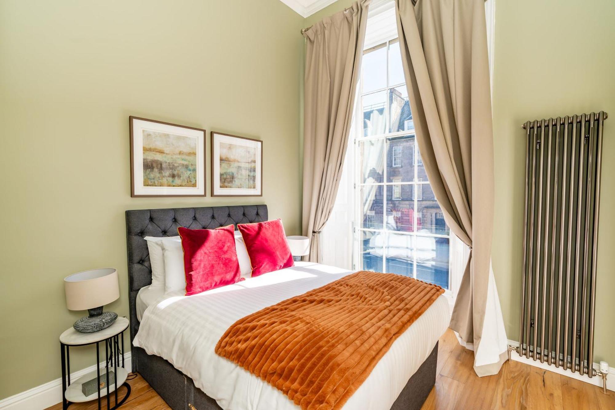 Dragon Suites Luxury Apartments At 9 Albyn Place 爱丁堡 外观 照片