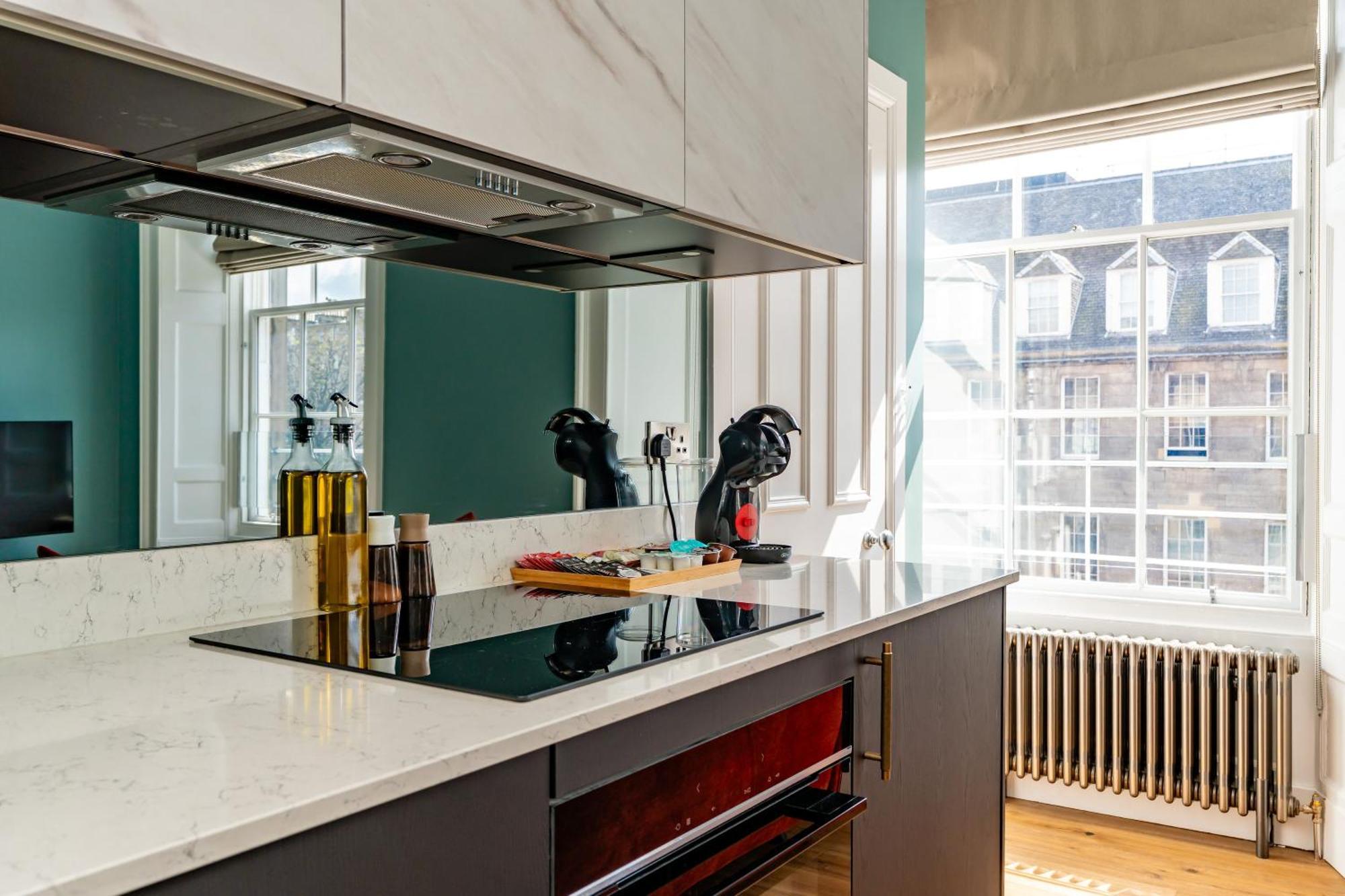Dragon Suites Luxury Apartments At 9 Albyn Place 爱丁堡 外观 照片